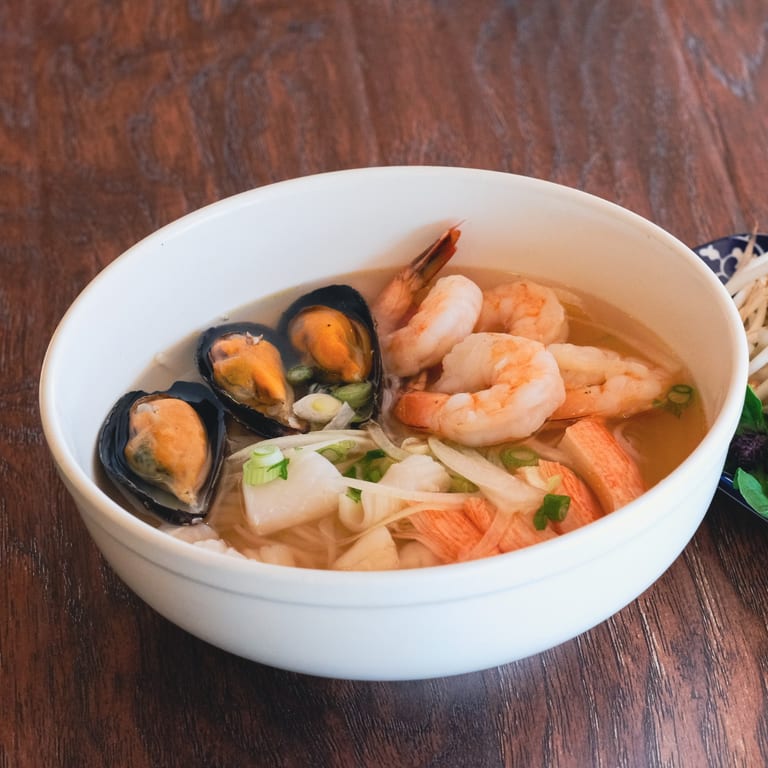 Why Guests Visit Pho Bowl Restaurant